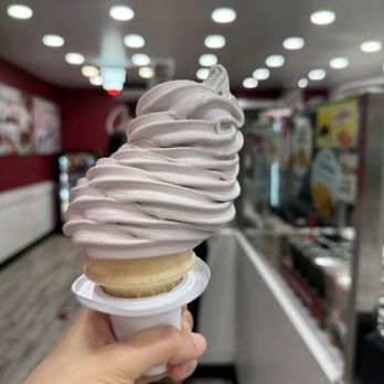 Carvel - Lemonberry Crumble Soft Serve - Ice Cream & Frozen Yogurt Near Me - New York, New York