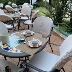 Hotel S.Francesco - Outside breakfast dining area.