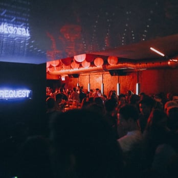 Mme Lee - a crowd of people at a party - Lounges Near Me - Montreal, Quebec