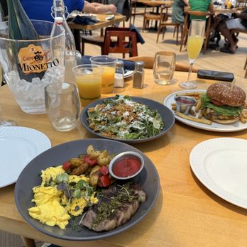 Offshore Rooftop - Steak and eggs, ceasar salad, burger and bottomless mimosas - New American Near Me - Chicago, Illinois