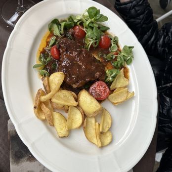 Trattoria Pontini - Beef Tenderloin in a Balsamic Vinaigrette - Trattorie Near Me - Venezia, VE Trattoria Pontini - Beef Tenderloin in a Balsamic Vinaigrette - Trattorie Near Me - Venezia, VE