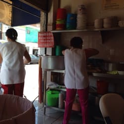 Menudería Mely - Doña Mely en su puesto