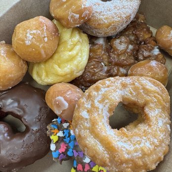 Gurnee Donuts - Couldn't resist - Donuts Near Me - Gurnee, Illinois