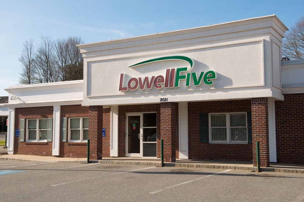 LOWELL FIVE BANK DRACUT Updated August 2024 2021 Lakeview Ave