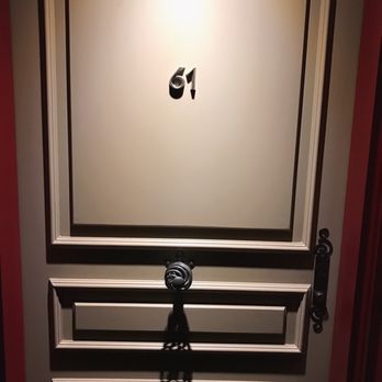 Le Pavillon de la Reine - Doors - Hotels Near Me - Paris, 75 Le Pavillon de la Reine - Doors - Hotels Near Me - Paris, 75