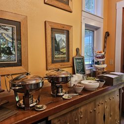 TreeHouse Point - The breakfast buffet was delicious, and lots of gf options