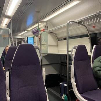 Heathrow Airport Terminal 5 - Heathrow Express Inside - Airport Terminals Near Me - Hounslow, XGL