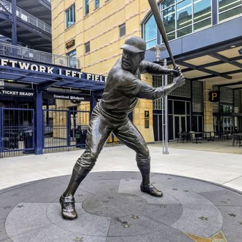 Willie Stargell Statue - View of Willie Stargell Statue - Public Art Near Me - Pittsburgh, Pennsylvania Willie Stargell Statue - View of Willie Stargell Statue - Public Art Near Me - Pittsburgh, Pennsylvania