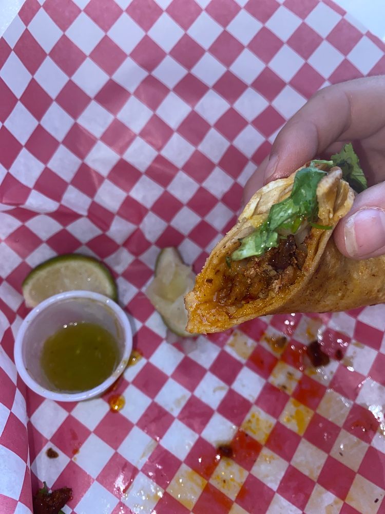 Taqueria La Jarochita - Taco truck at Kwik Sak