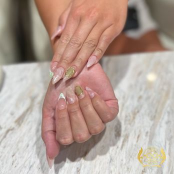 Bliss Nail Bar - Nail Salons Near Me - Madison, Wisconsin