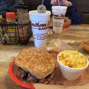 Southern Soul Barbeque - Brisket sandwich w Mac & Cheese - Barbeque Near Me - Saint Simons Island, Georgia Southern Soul Barbeque - Brisket sandwich w Mac & Cheese - Barbeque Near Me - Saint Simons Island, Georgia