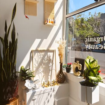 Caledonia Nail Lounge - Nail Salons Near Me - Sausalito, California