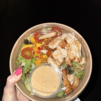 Dean & David - Crunchy chicken - Salad Near Me - Berlin, BE Dean & David - Crunchy chicken - Salad Near Me - Berlin, BE