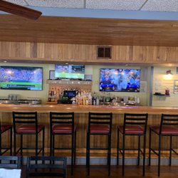 14 MAIN/See-Zurh House - Full bar! A ton of TVs for all of your sports wants and needs!