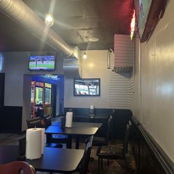 Uptown Wing bar
