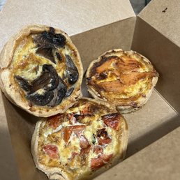 Quiches mushroom, tomato & blue cheese, salmon Quiches mushroom, tomato & blue cheese, salmon