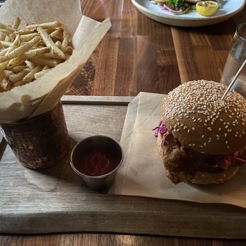 Bowery Road - Crispy Chicken Sandwich - New American Near Me - New York, New York