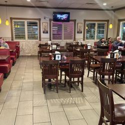 George's Famous Food - Part of the dining room