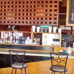 Café Caribe - Taburetes en barra.