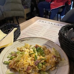 Lavenda Gastro & Cafe - Scrambled eggs - smoked bacon and chives