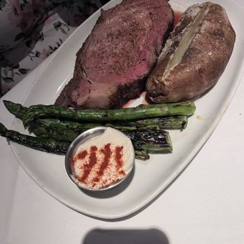 Davenport's Restaurant - Slow Roasted Primerib - Seafood Near Me - Encino, California Davenport's Restaurant - Slow Roasted Primerib - Seafood Near Me - Encino, California