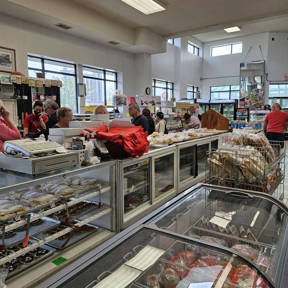 Portage Bakery - Big store - Delis Near Me - Niagara Falls, Ontario