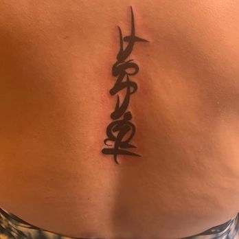 Black Palette Tattoo - Spine tatto baybayin - Tattoo Near Me - Honolulu, Hawaii Black Palette Tattoo - Spine tatto baybayin - Tattoo Near Me - Honolulu, Hawaii