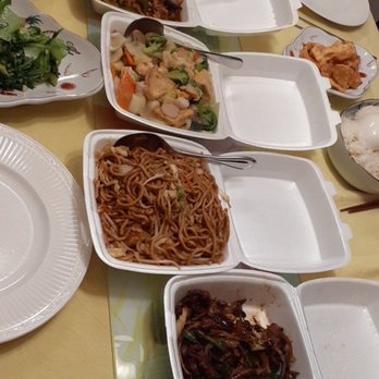 Bambu Garden - Enjoyed the meal so much (four boxes in middle and wonton chips on the right was the restaurant food)! - Chinese Near Me - Roseville, California