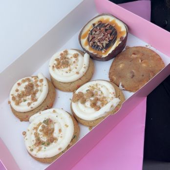 Crumbl - Carson - Bakeries Near Me - Carson, California