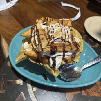 El Patio - Sopapilla w/ ice cream - Mexican Near Me - Shreveport, Louisiana El Patio - Sopapilla w/ ice cream - Mexican Near Me - Shreveport, Louisiana