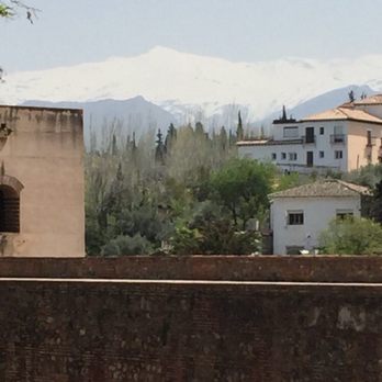 La Alhambra y El Generalife - Landmarks & Historical Buildings Near Me - Granada, GR La Alhambra y El Generalife - Landmarks & Historical Buildings Near Me - Granada, GR