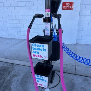 LUV Car Wash - Free vacuum, towels to dry and clean your vehicle and air to blow out those pesky spots water hides - Car Wash Near Me - Las Vegas, Nevada