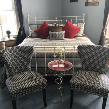 Orchard House Bed and Breakfast - The most comfortable king sized bed ever!! - Bed & Breakfast Near Me - Lovingston, Virginia Orchard House Bed and Breakfast - The most comfortable king sized bed ever!! - Bed & Breakfast Near Me - Lovingston, Virginia