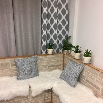 Fabulash Studio - Cute waiting area when you walk in - Eyelash Service Near Me - Lyndhurst, New Jersey
