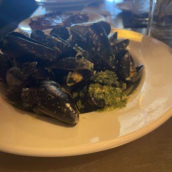 39 Rue de Jean - Pesto mussels - French Near Me - Charleston, South Carolina 39 Rue de Jean - Pesto mussels - French Near Me - Charleston, South Carolina