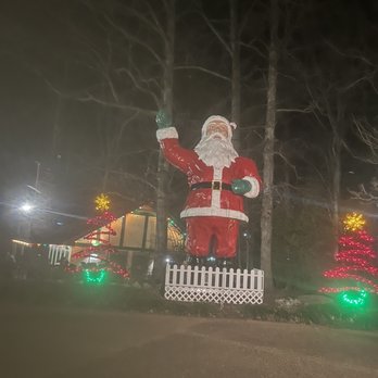 Busch Gardens Williamsburg - Bye Santa. See you next year - Amusement Parks Near Me - Williamsburg, Virginia Busch Gardens Williamsburg - Bye Santa. See you next year - Amusement Parks Near Me - Williamsburg, Virginia