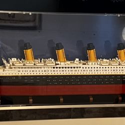 Bricks & Minifigs - SLC - Titanic