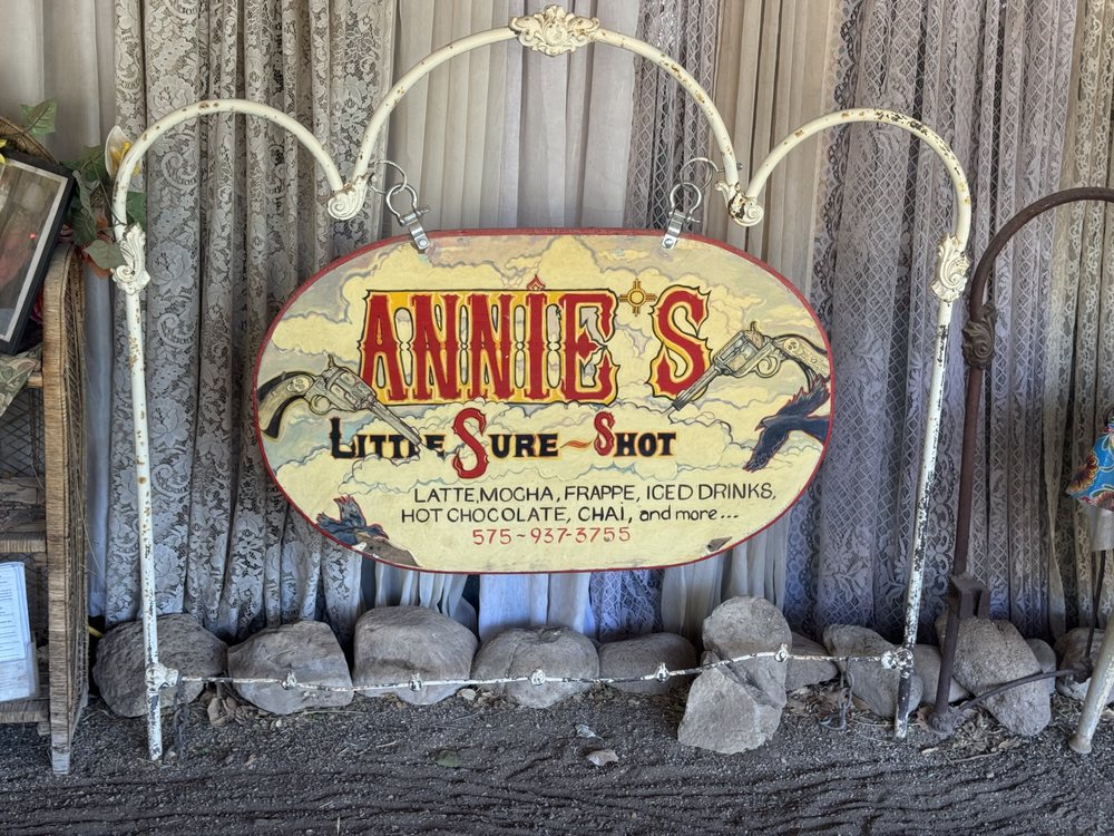 Annies Little Sure Shot Logo
