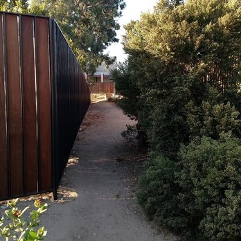 La Jolla Trail - Neighborhood entrance to the trailhead - Hiking Near Me - La Jolla, California