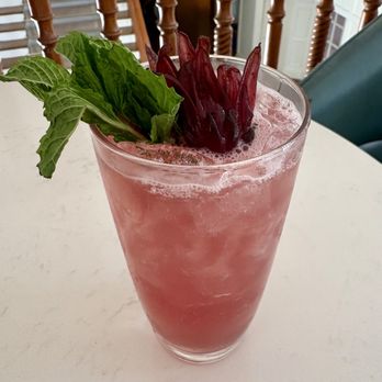 Belle Vue Lounge - The Sparkling Hibiscus - Lounges Near Me - Lake Buena Vista, Florida Belle Vue Lounge - The Sparkling Hibiscus - Lounges Near Me - Lake Buena Vista, Florida