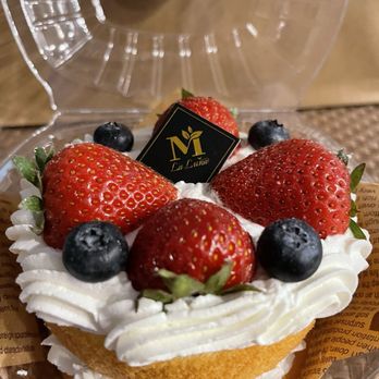 La Luna Tea and Dessert Bar - Box Cake - Desserts Near Me - Las Vegas, Nevada