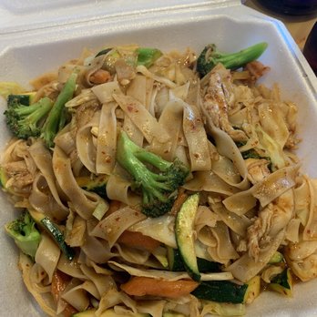 Pho Hong Saigon - Chicken pad Thai. - Vietnamese Near Me - Dillon, South Carolina