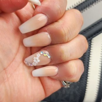 Luxer Nails & Spa - Nail Salons Near Me - Oxnard, California