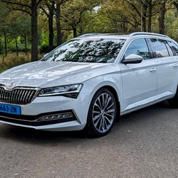 Pin Taxi Eindhoven - Our Skoda Superb L&K