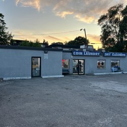 Washworld Coin Laundry - Large, clean and safe laundromat in heart of Toronto with free parking and free wifi.

We have parking for more than 10 cars.