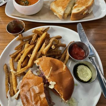 Posse East - Hamburger - Bars Near Me - Austin, Texas