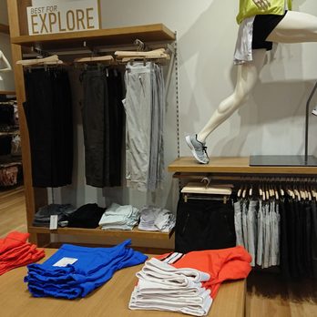 Athleta - Women's Clothing Near Me - Austin, Texas