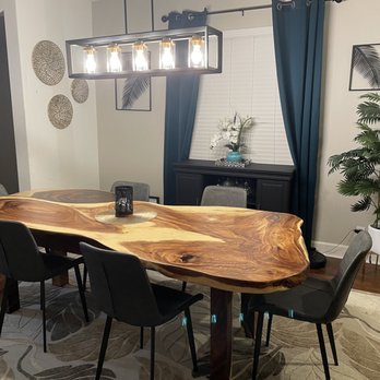 Royal Touch Renovations - Dining room - Flooring Near Me