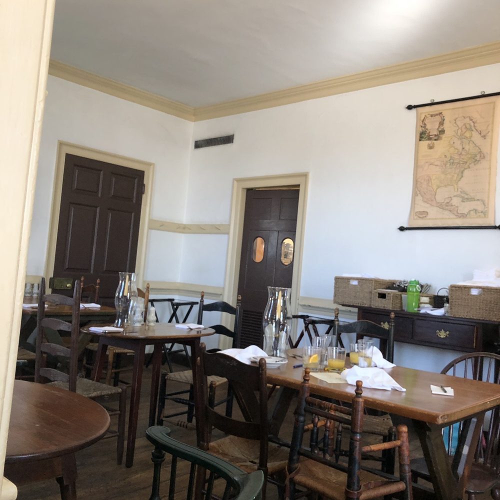 Chowning’s Garden Bar - the small and quiet room we were in - Barbeque Near Me - Williamsburg, Virginia