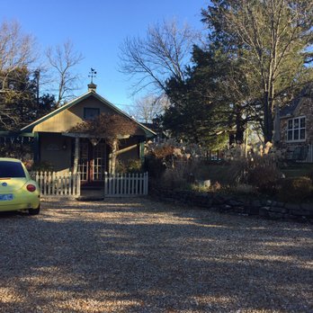 Rock Cottage Gardens - Chapel - Hotels Near Me - Eureka Springs, Arkansas